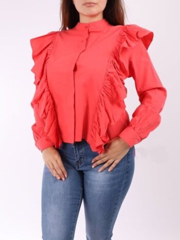 Camasa dama cu inchidere prin nasturi.