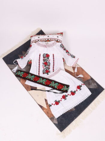 Costum traditional de fetite