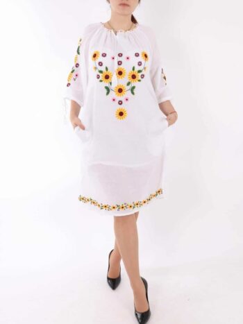 Rochie traditionala cu brodderie florala si buzunare