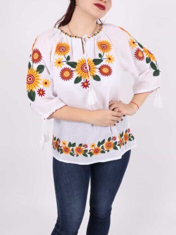 Ie dama traditionala cu broderie