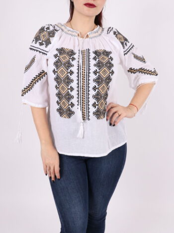 ie traditionala dama, maneca trei sferturi  brodata pe panza alb de bumbac
