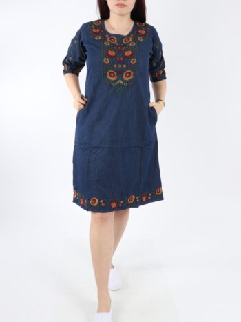 Rochie traditionala cu broderie florala si maneca trei sferturi