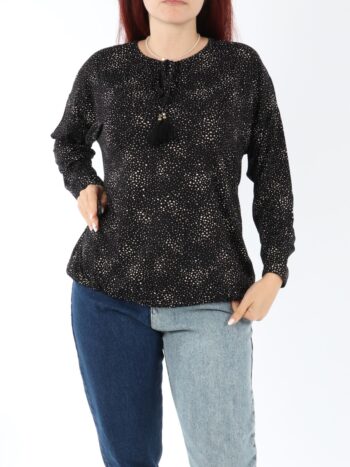 Bluza lejera cu print si maneca lunga.