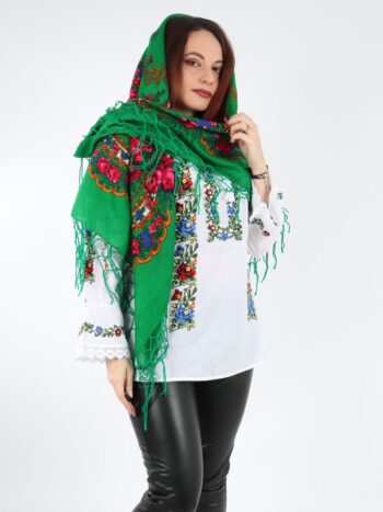 Batic tradițional cu motive colorate