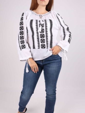 Ie traditionala dama cu broderie