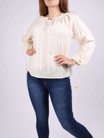 Ie traditionala dama cu broderie