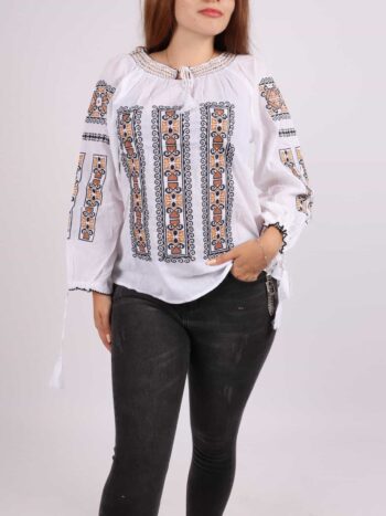 Ie traditionala dama cu broderie