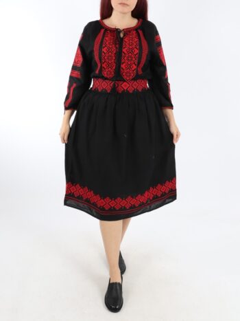 Fusta traditionala cu broderie