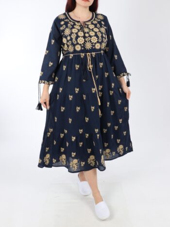 Rochie traditionala lunga cu broderie, siret si maneca lunga.