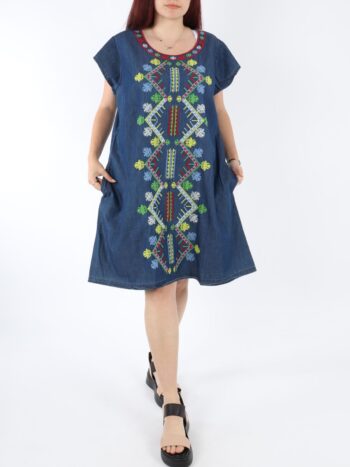 Rochie traditionala jeans cu broderie si maneca scurta.