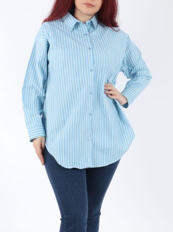 Camasa dama lejera cu dungi si inchidere prin nasturi.