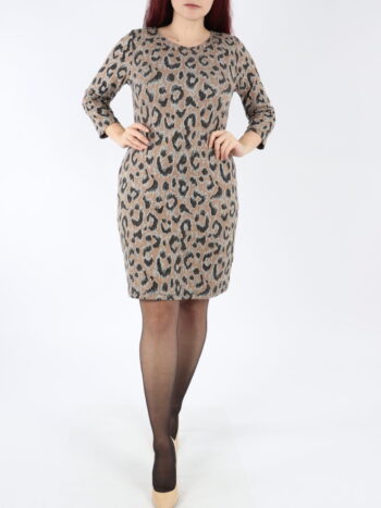 Rochie dama cu croiala dreapta si inchidere prin fermoar.