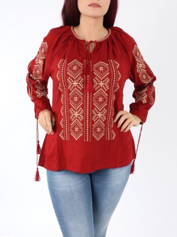 Ie traditionala dama cu maneca lunga, brodata pe panza rosu de bumbac.