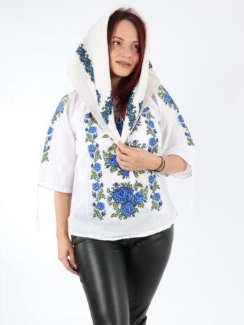 Batic traditional dama cu motive florale.