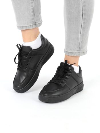 Tenisi de dama din piele ecologica, foarte comozi.