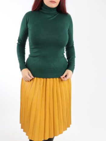 Pulover dama cu guler inalt si maneca lunga.