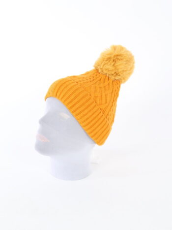 Caciula tricotata de dama pentru zile infrigurate de iarna.