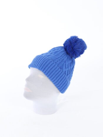 Caciula tricotata de dama pentru zile infrigurate de iarna.