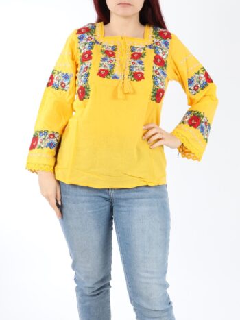 Ie traditionala dama cu maneca lunga, brodata pe panza galbena de bumbac.