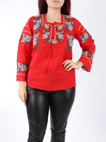 Ie traditionala dama cu maneca lunga, brodata pe panza rosie de bumbac.