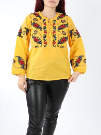 Ie traditionala dama cu maneca lunga, brodata pe panza galbena de bumbac.