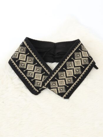 Brau traditional cu broderie colorata si inchidere prin siret.