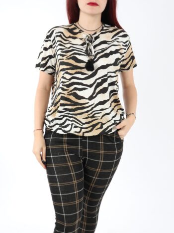 Bluza lejera cu print si maneca scurta.