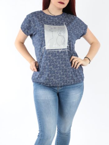 Bluza lejera cu print si maneca scurta.