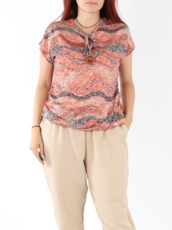 Bluza lejera cu print si maneca scurta.