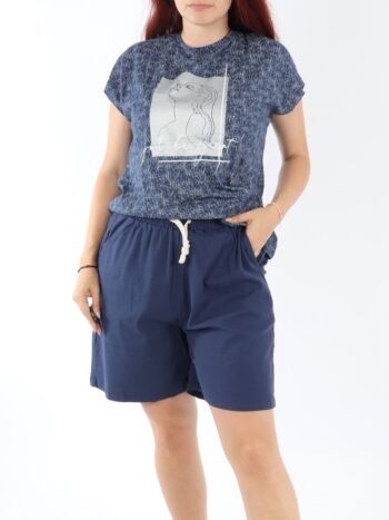 Pantaloni scurti cu inchidere prin siret si buzunare.