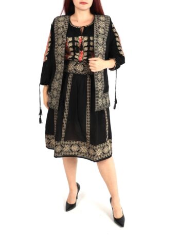 Setul contine ie, vesta si fusta traditionala cu broderie.