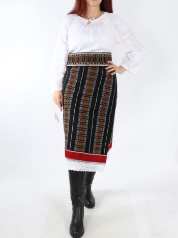 Set catrinta si brau traditional cu broderie colorata