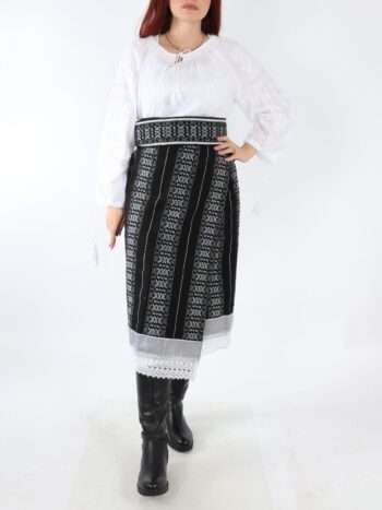 Set catrinta si brau traditional cu broderie colorata