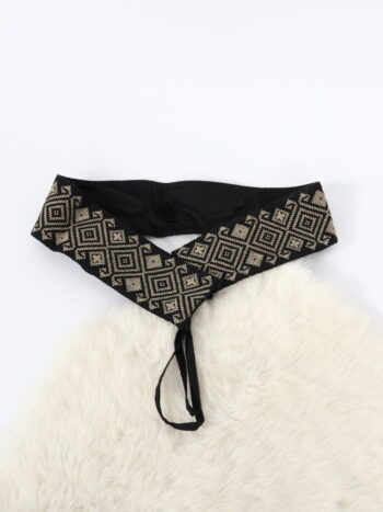 Brau traditional cu broderie colorata si inchidere prin siret.