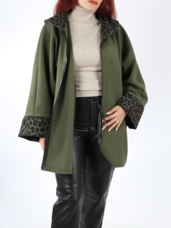 Palton dama cu guler animal print si buzunare.