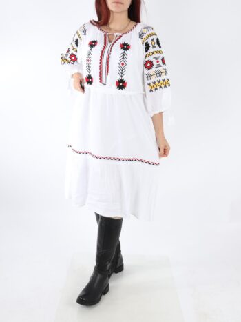 Rochie traditionala din bumbac 100% cu broderie colorata.