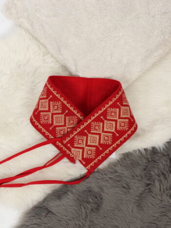 Brau traditional de copii cu broderie colorata si inchidere prin siret.