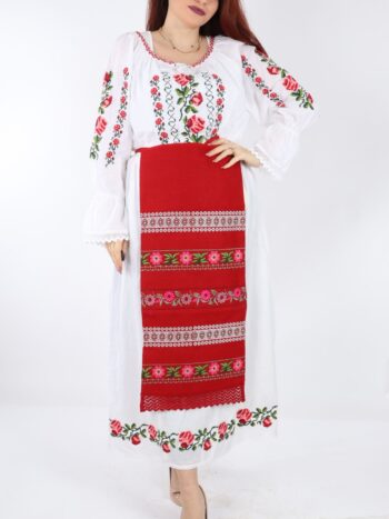 Setul contine rochie si fota traditionala cu broderie.