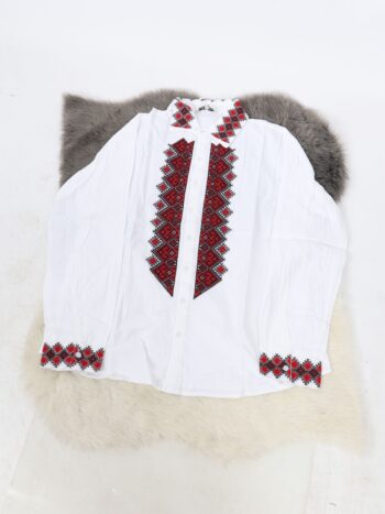 Camasa traditionala barbateasca cu broderie colorata si guler cu inchidere prin siret.