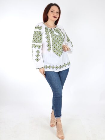 Ie traditionala dama cu maneca lunga, brodata pe panza alba de bumbac.