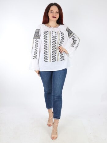 Ie traditionala dama cu maneca lunga, brodata pe panza alba de bumbac.