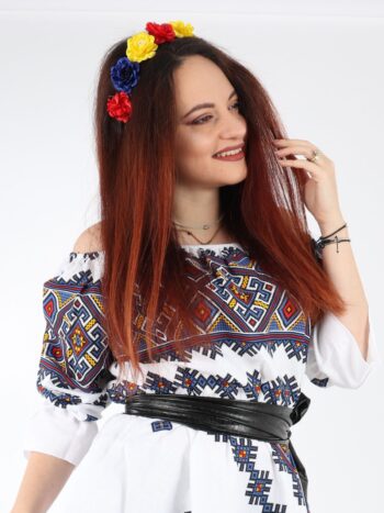 Coronita traditionala cu flori tricolor aplicate