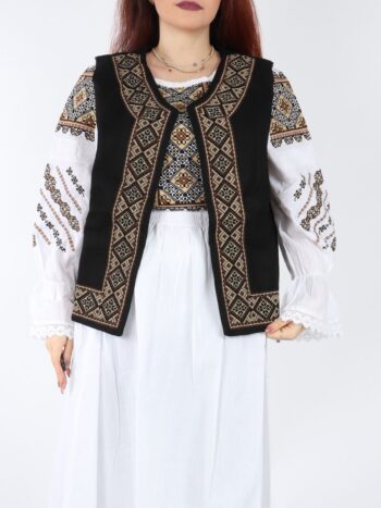 Vesta traditionala cu broderie colorata