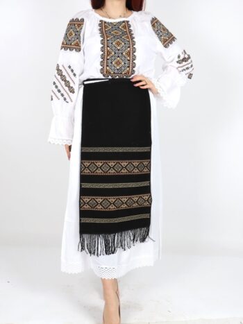 Catrinta, fota traditionala cu broderie colorata, din doua parti fata/spate