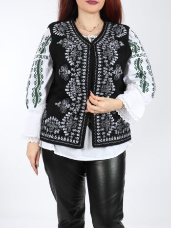 Vesta traditionala cu broderie colorata