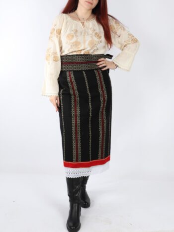 Set catrinta si brau traditional cu broderie colorata