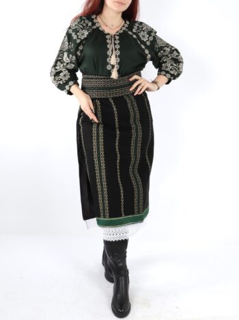 Set catrinta si brau traditional cu broderie colorata