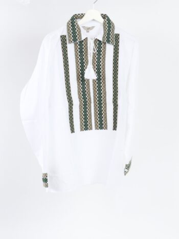 Camasa traditionala barbateasca cu broderie colorata si inchidere prin siret.