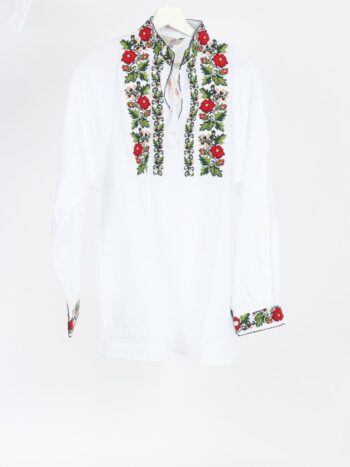 Camasa traditionala barbateasca cu broderie colorata si inchidere prin siret.