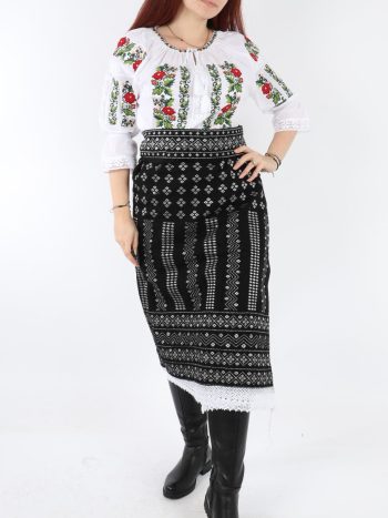 Set catrinta si brau traditional cu broderie colorata